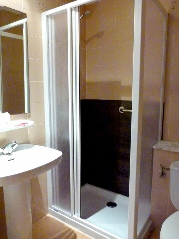 טאפיה דה קסרייגו Hostal Chiquin חדר תמונה