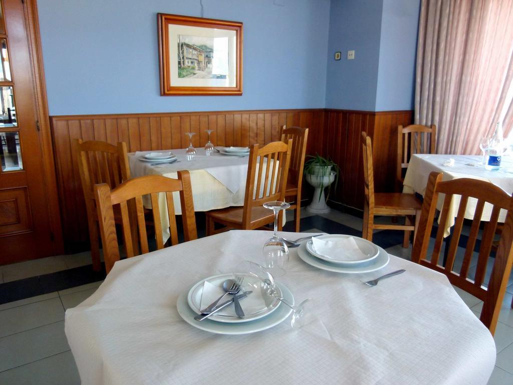 טאפיה דה קסרייגו Hostal Chiquin מראה חיצוני תמונה