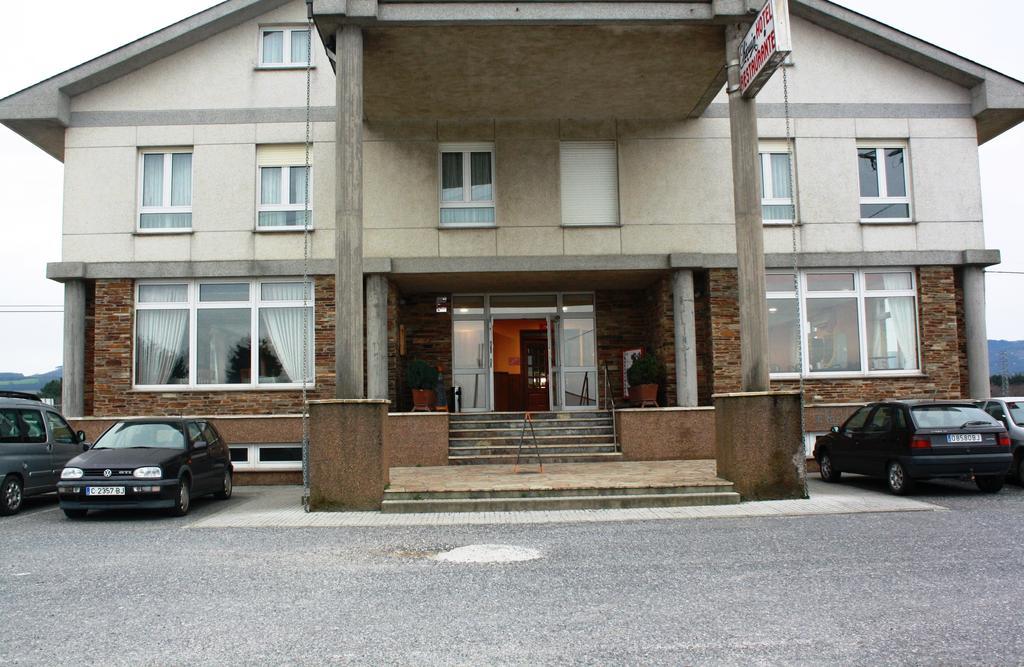 טאפיה דה קסרייגו Hostal Chiquin מראה חיצוני תמונה