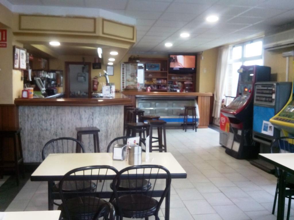 טאפיה דה קסרייגו Hostal Chiquin מראה חיצוני תמונה
